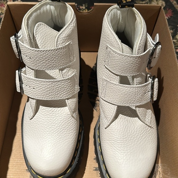 Devon Heart White Love Doc Martens - Picture 3 of 4